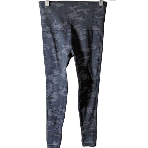 SPANX Look At Me Now Seamless Leggings Size XS - Picture 3 of 3